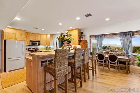 Kitchen - 720 Sky Mountain Ln, Alpine, CA 91901 photo 2 of 6