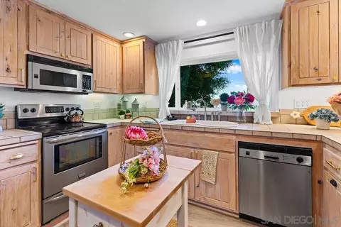 Kitchen - 720 Sky Mountain Ln, Alpine, CA 91901 photo 1 of 6
