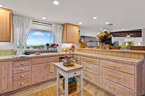 Kitchen - 720 Sky Mountain Ln, Alpine, CA 91901 photo 5 of 6