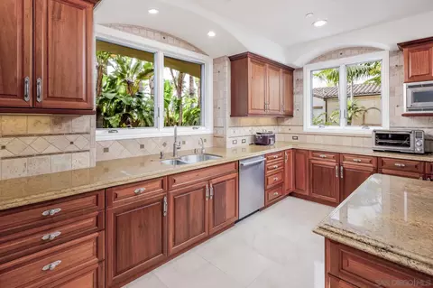 Kitchen - 1299 Urania Ave, Encinitas, CA 92024 photo 2 of 3