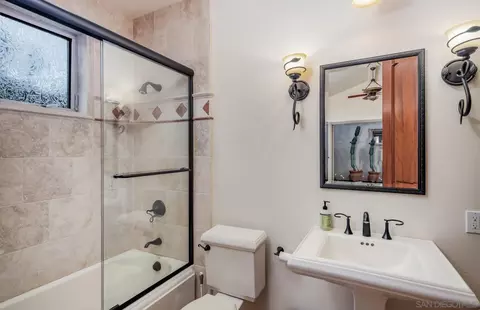 Bath - 1299 Urania Ave, Encinitas, CA 92024 photo 6 of 6