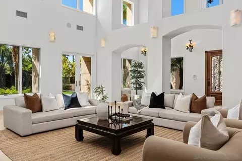 Living - 1299 Urania Ave, Encinitas, CA 92024 photo 2 of 5