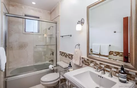 Bath - 1299 Urania Ave, Encinitas, CA 92024 photo 2 of 6