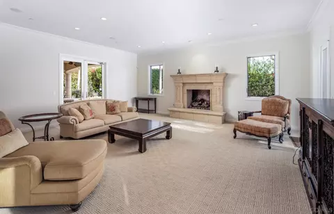 Living - 1299 Urania Ave, Encinitas, CA 92024 photo 4 of 7