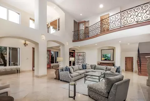 Living - 1299 Urania Ave, Encinitas, CA 92024 photo 2 of 7