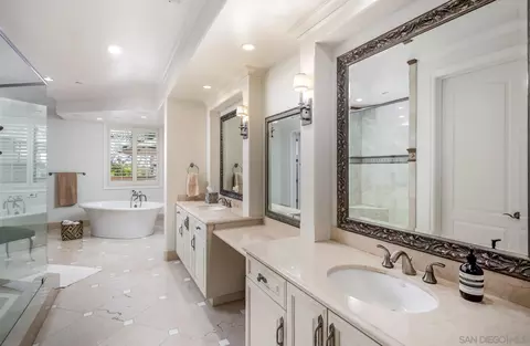 Bath - 1299 Urania Ave, Encinitas, CA 92024 photo 4 of 6