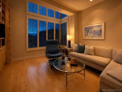 5482 La Jolla #L103, La Jolla, CA 92037