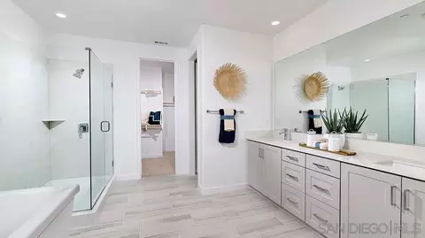 Bath - 12626 Harmon Rd, Poway, CA 92064 photo 2 of 4