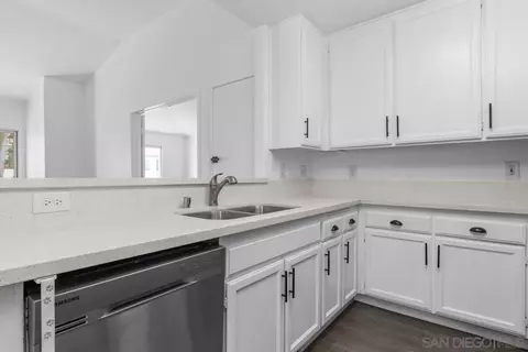 Kitchen - 320 Isthmus #27, Oceanside, CA 92058 photo 3 of 4