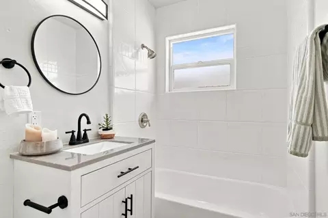 Bath - 7918 Linen Dr, Santee, CA 92071 photo 4 of 5