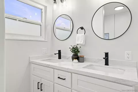 Bath - 7918 Linen Dr, Santee, CA 92071 photo 2 of 5