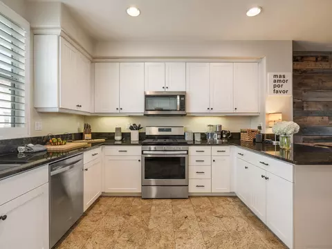 Kitchen - 790 Harbor Cliff Way #191, Oceanside, CA 92054 photo 4 of 5