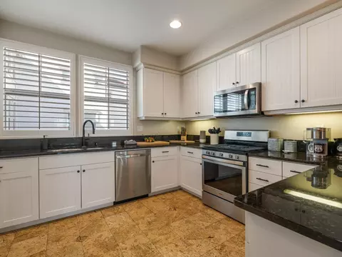 Kitchen - 790 Harbor Cliff Way #191, Oceanside, CA 92054 photo 3 of 5