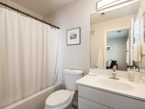 Bath - 790 Harbor Cliff Way #191, Oceanside, CA 92054 photo 3 of 4