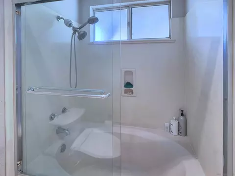 Bath - 2934 Manzanita View Dr, Alpine, CA 91901 photo 2 of 3