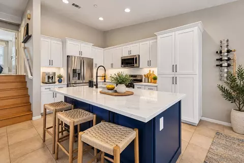 3156 Harbor Ridge Ln, San Diego, CA 92103