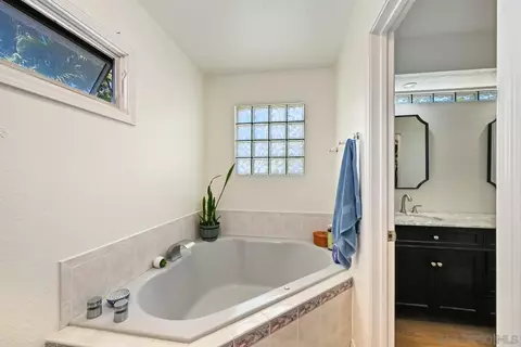Bath - 2884 Brandeis Dr, Oceanside, CA 92056 photo 3 of 5