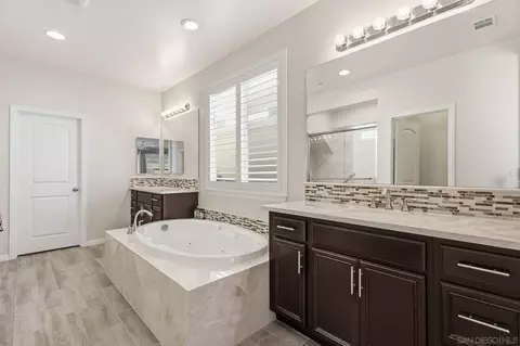 Bath - 39186 Clydesdale Cir, Temecula, CA 92591 photo 5 of 8