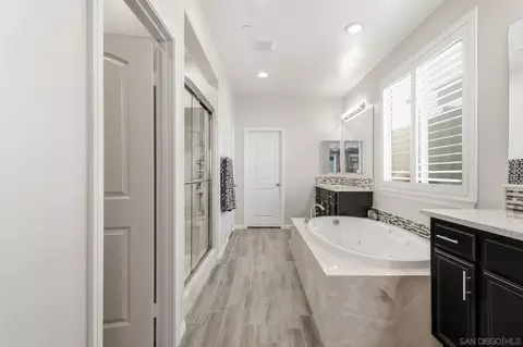 Bath - 39186 Clydesdale Cir, Temecula, CA 92591 photo 4 of 8