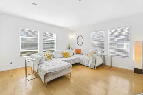 3549 Shoreline Bluff Ln, San Diego, CA 92110