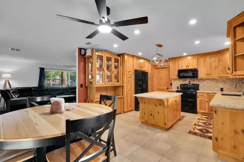 Kitchen - 2147 Raymond Ave, Ramona, CA 92065 photo 2 of 7