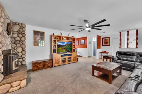 Living - 2147 Raymond Ave, Ramona, CA 92065 photo 3 of 3