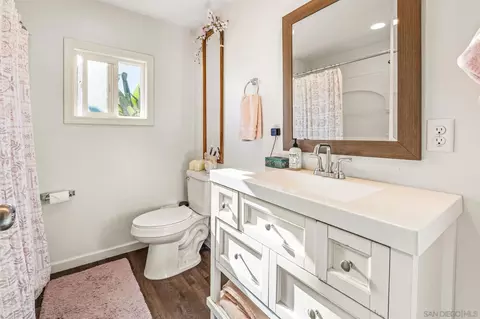 Bath - 1010 E Bobier Dr #SPC 192, Vista, CA 92084 photo 1 of 2