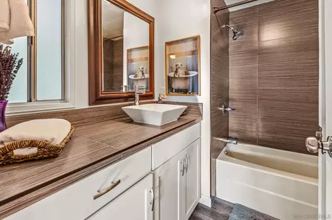 Bath - 1010 E Bobier Dr #SPC 192, Vista, CA 92084 photo 2 of 2