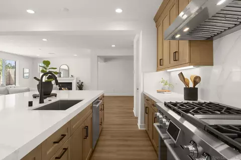 Kitchen - 13780 Holly Oak Way, Poway, CA 92064 photo 4 of 5