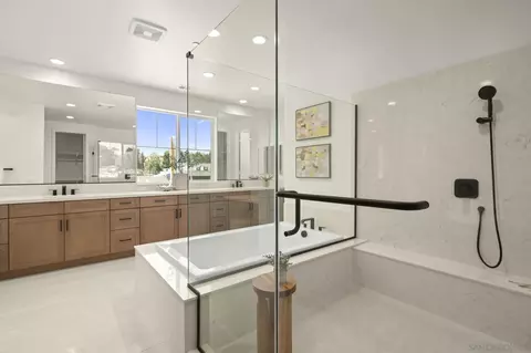Bath - 13780 Holly Oak Way, Poway, CA 92064 photo 8 of 10