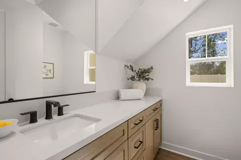 Bath - 13780 Holly Oak Way, Poway, CA 92064 photo 2 of 10