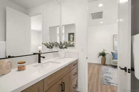 Bath - 13780 Holly Oak Way, Poway, CA 92064 photo 3 of 10