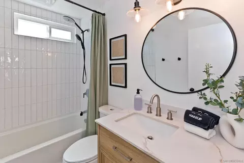 Bath - 46352 Willow Ln, Indio, CA 92201 photo 4 of 4