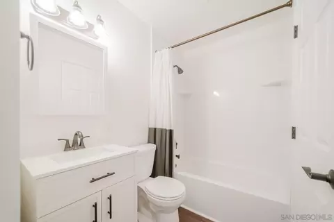 Bath - 181 Heritage St, Oceanside, CA 92058 photo 1 of 1