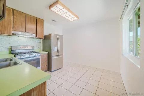Kitchen - 181 Heritage St, Oceanside, CA 92058 photo 1 of 2