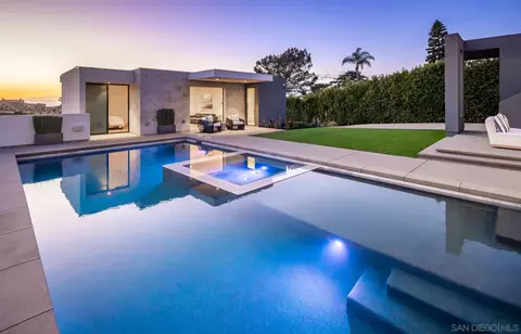 Exterior - 521 S Rios Ave, Solana Beach, CA 92075 photo 5 of 11