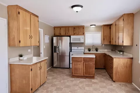 Kitchen - 3406 Windward Dr, Julian, CA 92036 photo 2 of 5