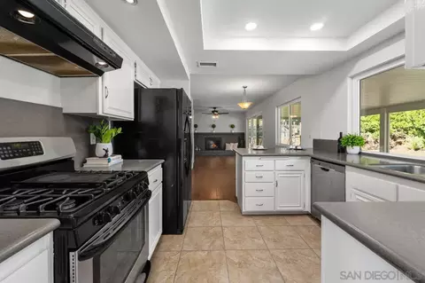 Kitchen - 14653 Dash Way, Poway, CA 92064 photo 3 of 3