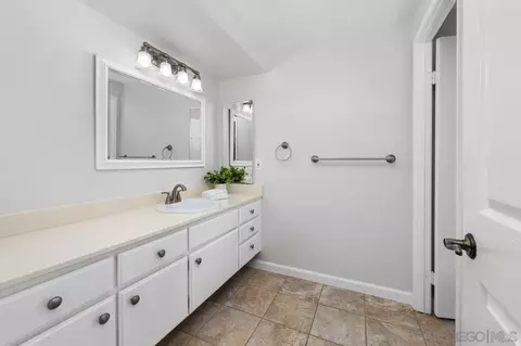 Bath - 14653 Dash Way, Poway, CA 92064 photo 2 of 4