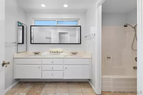 Bath - 14653 Dash Way, Poway, CA 92064 photo 4 of 4