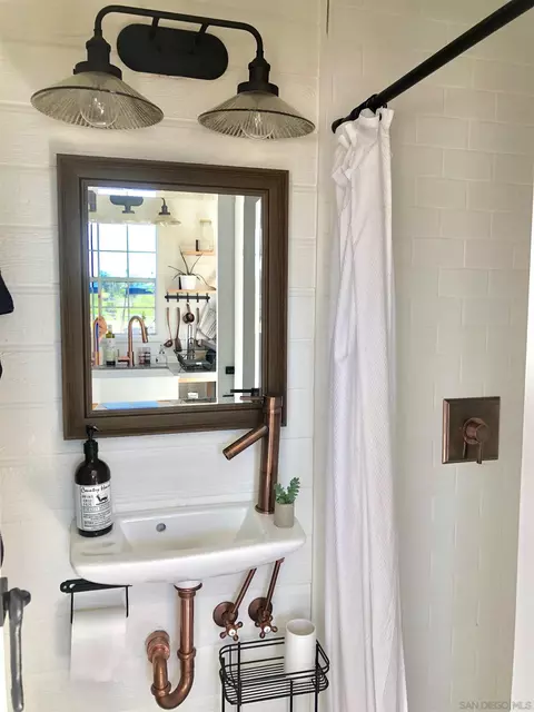 Bath - 3003 Guajome Lake Rd, Oceanside, CA 92057 photo 7 of 7