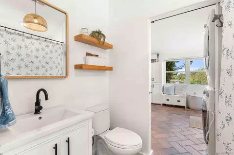 Bath - 3003 Guajome Lake Rd, Oceanside, CA 92057 photo 3 of 7