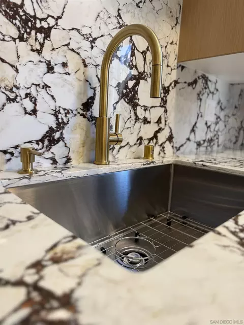 Kitchen - 519 Camelot Dr, Oceanside, CA 92054 photo 5 of 6