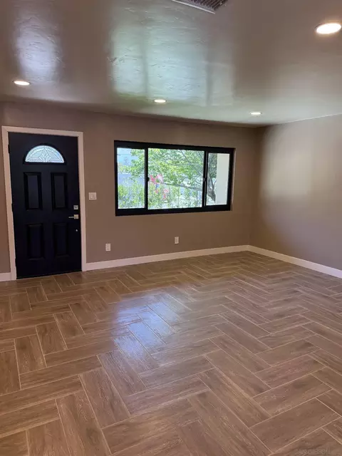 Living - 519 Camelot Dr, Oceanside, CA 92054 photo 1 of 3