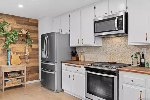 Kitchen - 28960 Cedar Ln, Pine Valley, CA 91962 photo 4 of 5