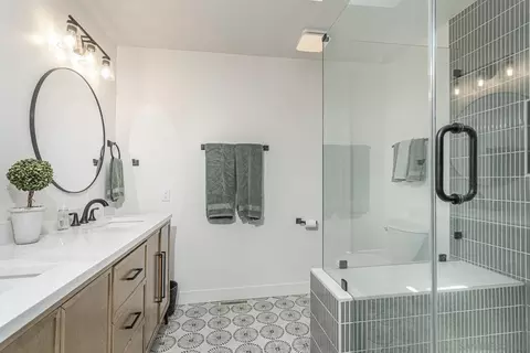 Bath - 221 B Ave, Coronado, CA 92118 photo 1 of 7