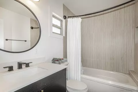 Bath - 221 B Ave, Coronado, CA 92118 photo 6 of 7