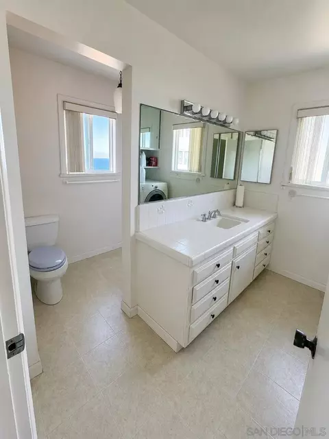 Bath - 120-26 4th St, Del Mar, CA 92014 photo 2 of 6