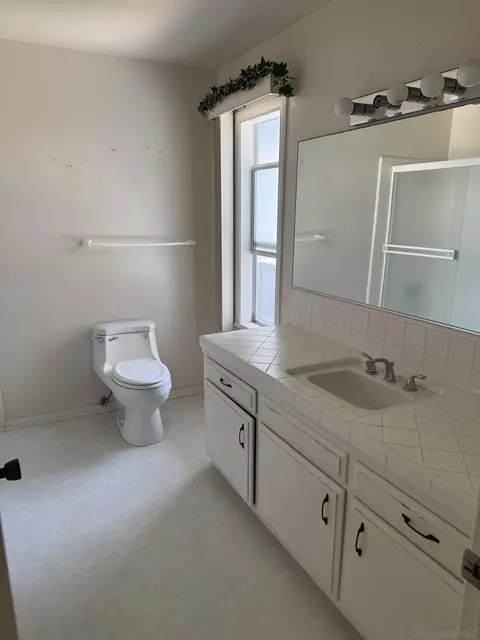 Bath - 120-26 4th St, Del Mar, CA 92014 photo 6 of 6