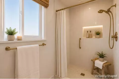 Bath - 120-26 4th St, Del Mar, CA 92014 photo 3 of 6